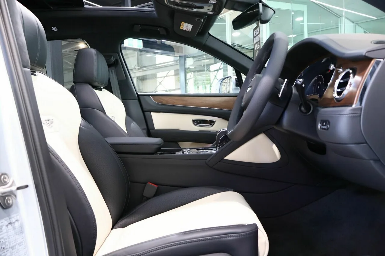 2026 Bentley Bentayga V8 AWD 4V MY26, photo 7