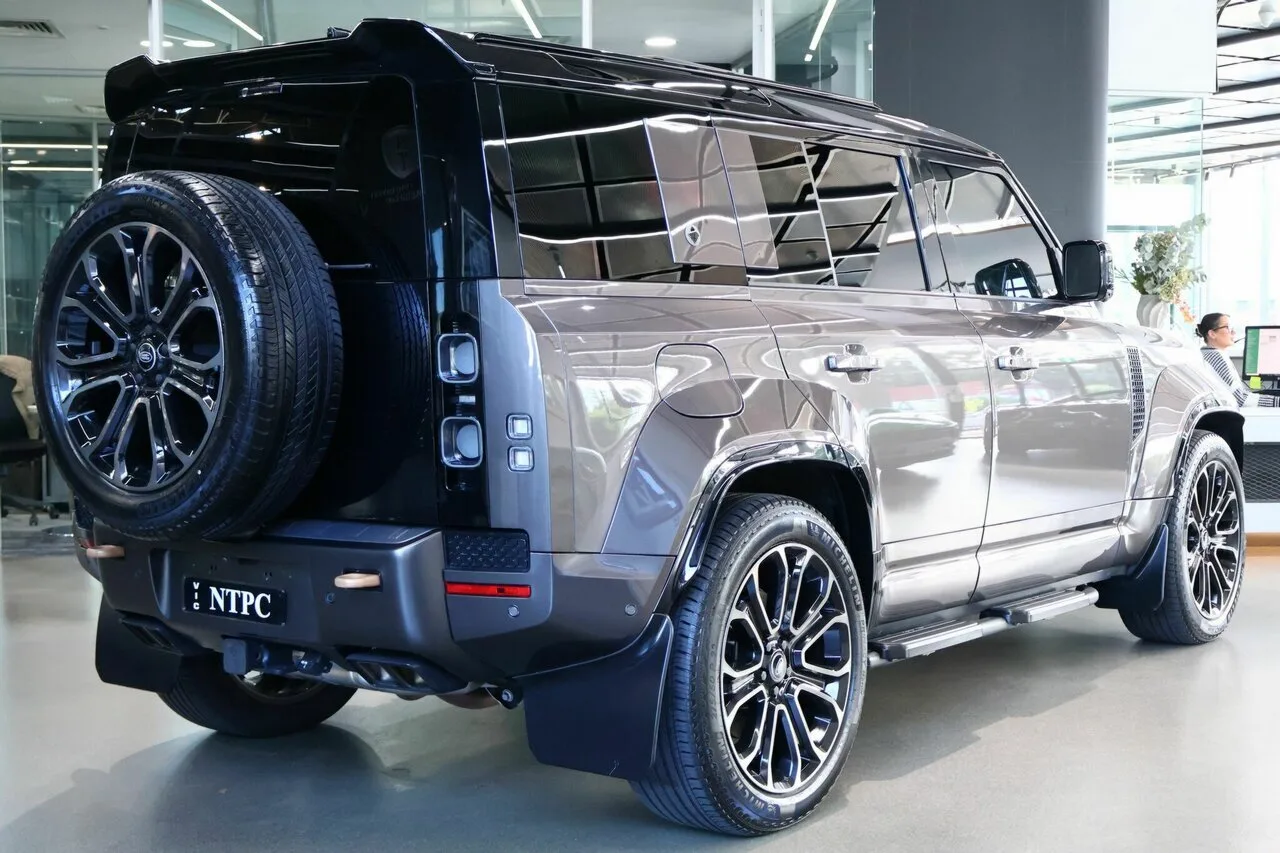 2025 Land Rover Defender 110 P635 AWD OCTA L663 26MY, photo 7